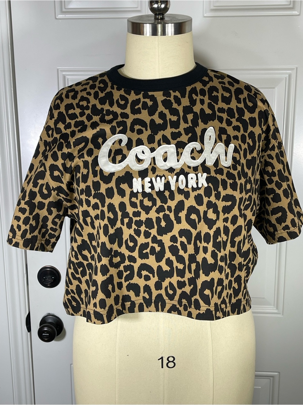 Coach New York Leopard Logo Crop Tee - Picture 3 of 11